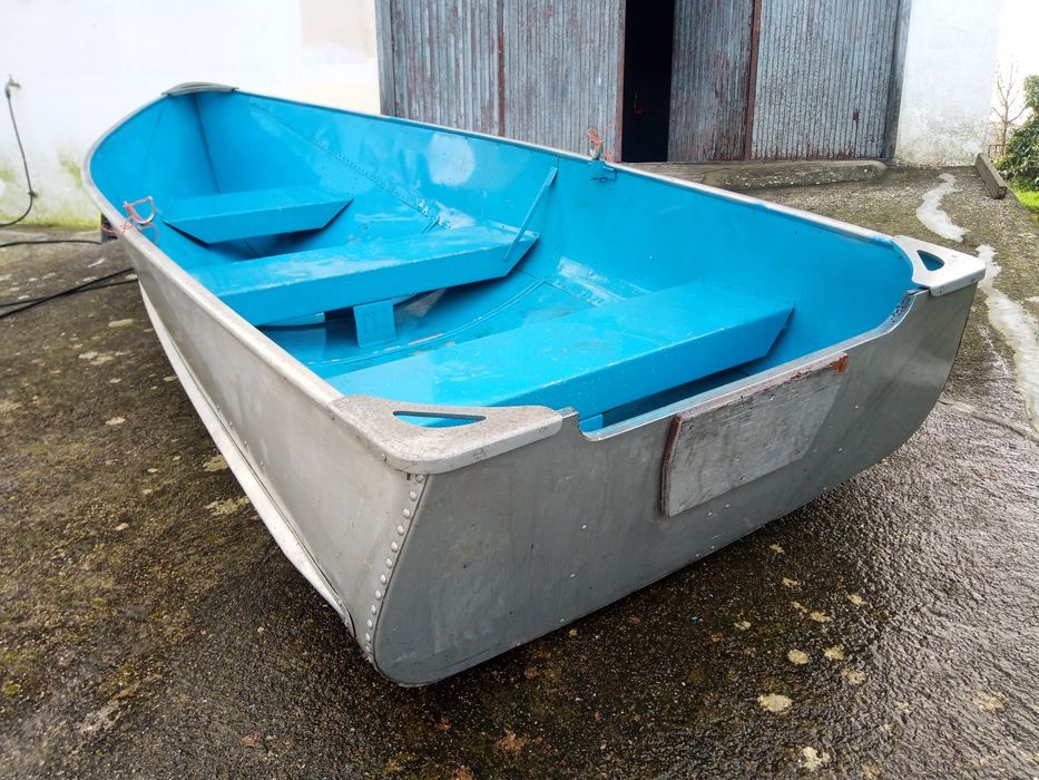 Barco a remos em alumínio
