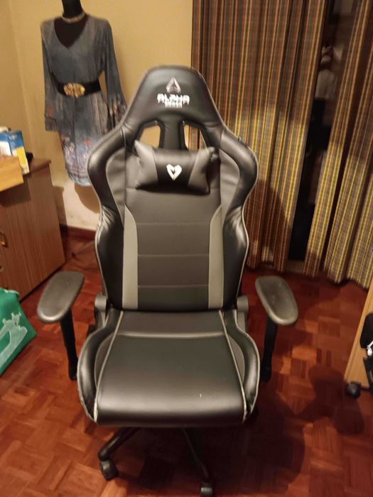 Cadeira Alpha Gaming usada mas em bom estado.