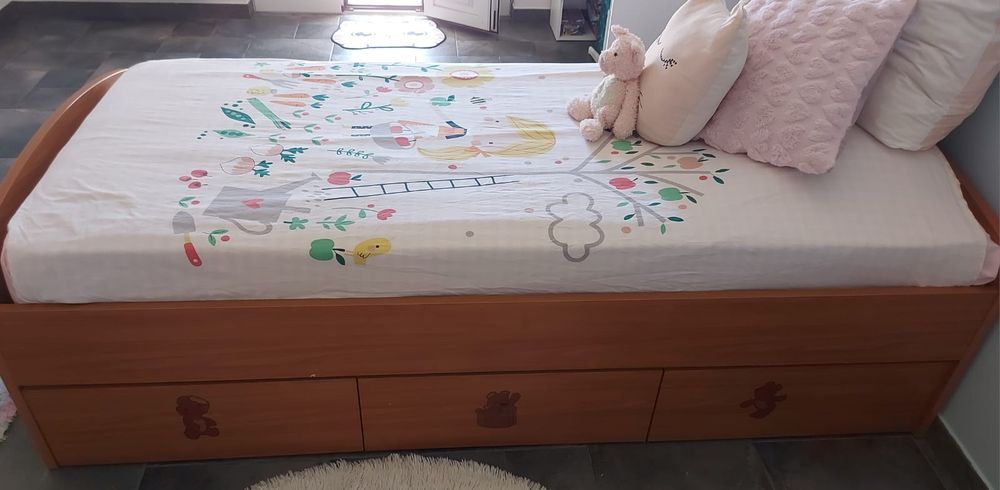 Cama criança com colchão e gavetas