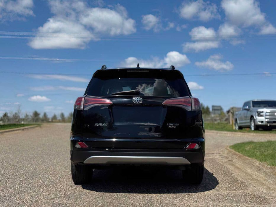 Toyota RAV4 Limited      2018
