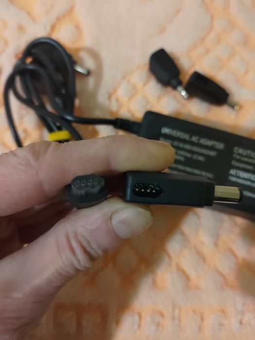 Универсальный блок питания 12V - 24V с набором штекеров