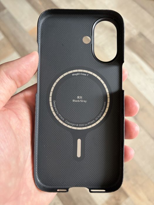 Чохол Pitaka на IPhone 17