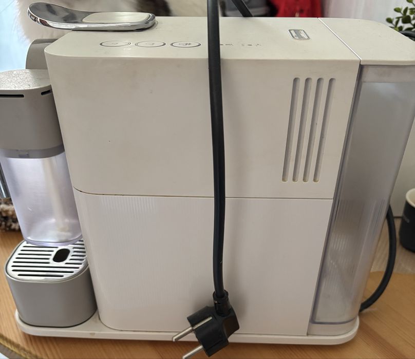 Máquina café Delonghi Nespresso Latissima One Evo