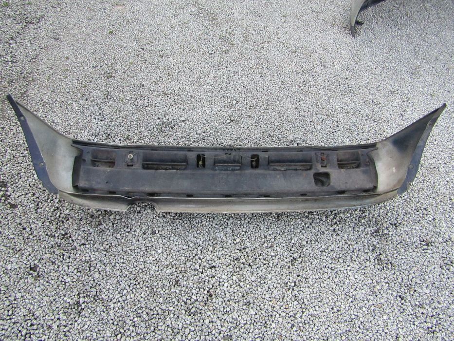 PARA-CHOQUES TRAS FORD FIESTA ano 1997 a 2000