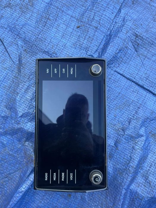 SKODA 565919605b ekran wyświetlacz ładny bez uszkodzeń