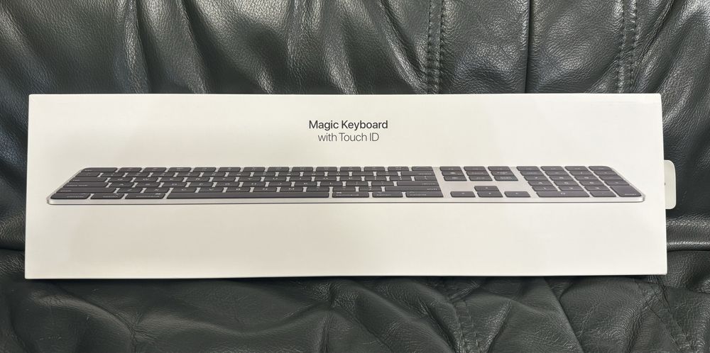 Клавіатура Magic Keyboard with Touch ID and Numeric Black (MMMR3)