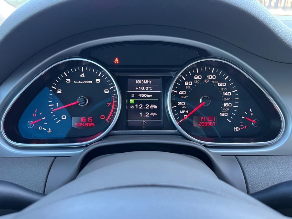 Продам AUDI Q7 2011