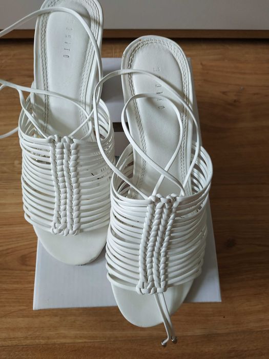 Buty sandałki na obciasie