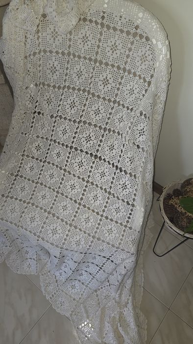 Toalha de Mesa em Crochet Feita à Mão – 2 × 2 m