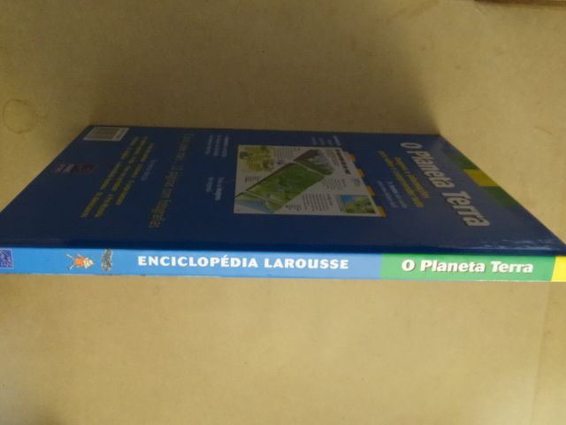 O Planeta Terra - Enciclopédia Larousse