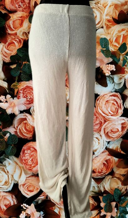 Spodnie sweterkowe legginsy flare dzwony kremowe M Pull&Bear now