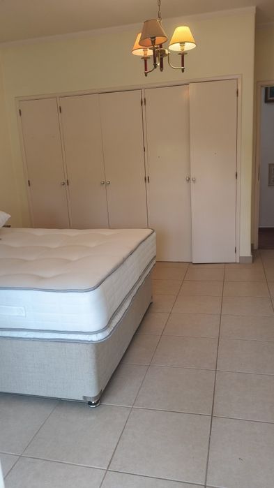 Aluga-se Quarto em Moradia