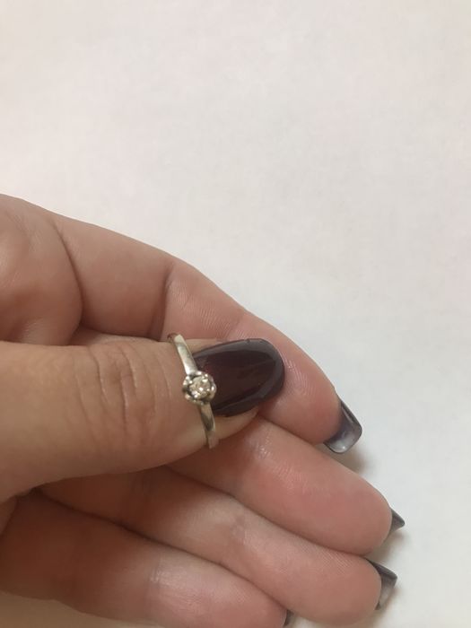 Колечка біле і червоне золото з діамантом 17-17,5