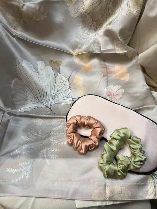 Набір з шовку наволочка резинки для волосся, маска для сну