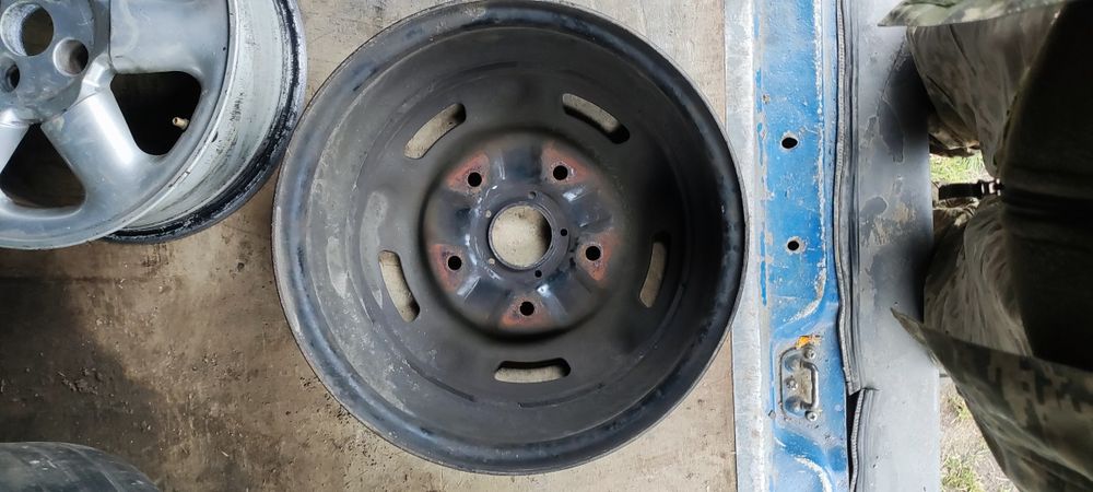 Продам один диск Ford R16