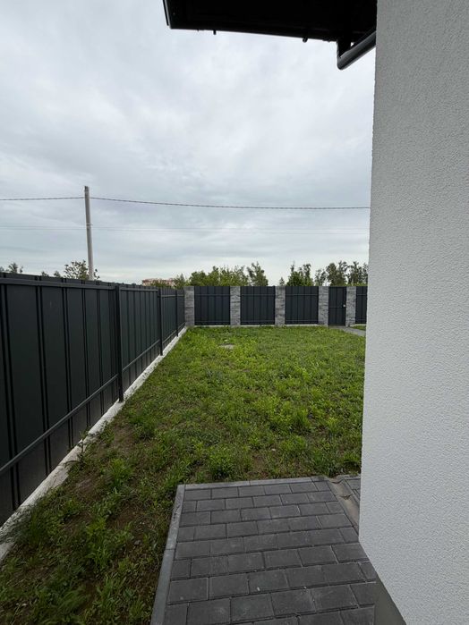 Одноповерховий будинок з ремонтом в центрі селища, 11 соток ділянка!