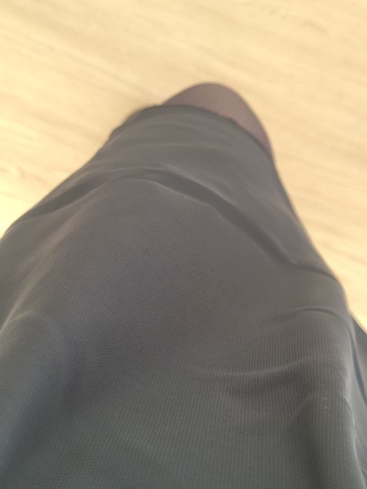 Saia preta assimétrica