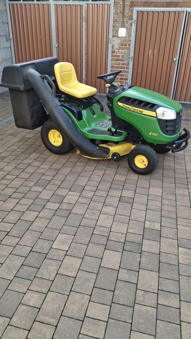 Kosiarka traktorek do koszenia John Deere E130