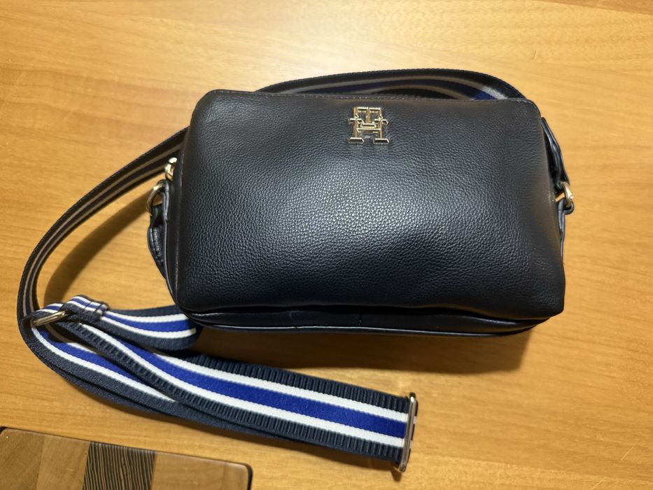 сумка Tommy Hilfiger, модель Tommy Life Camera Bag