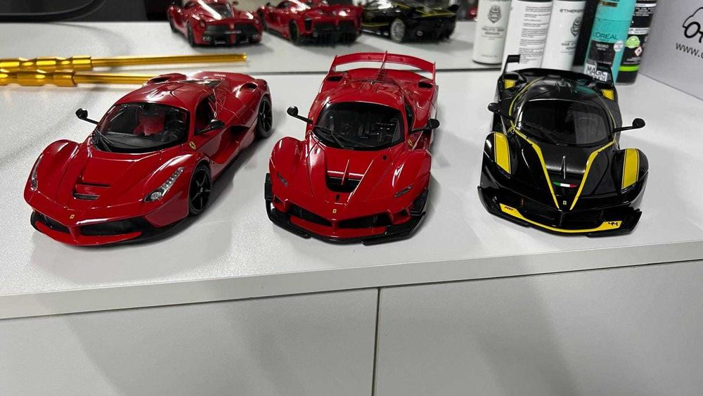 Coleção Miniaturas 1:18 - Lote 32 Carros (Ferrari, Lamborghini, Bugatti)