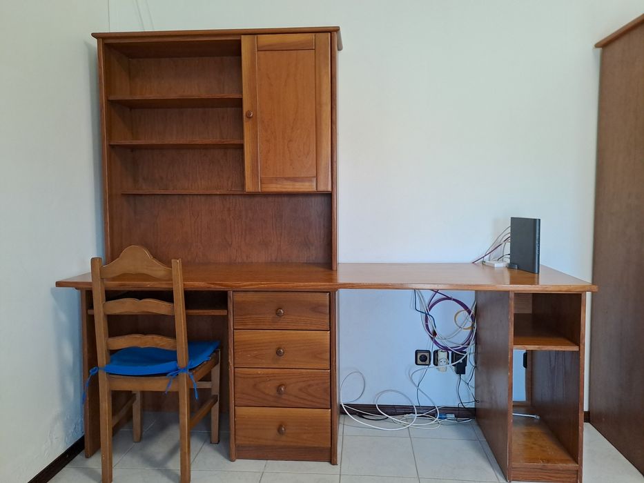 Secretária + Cadeira em Pinho Mel