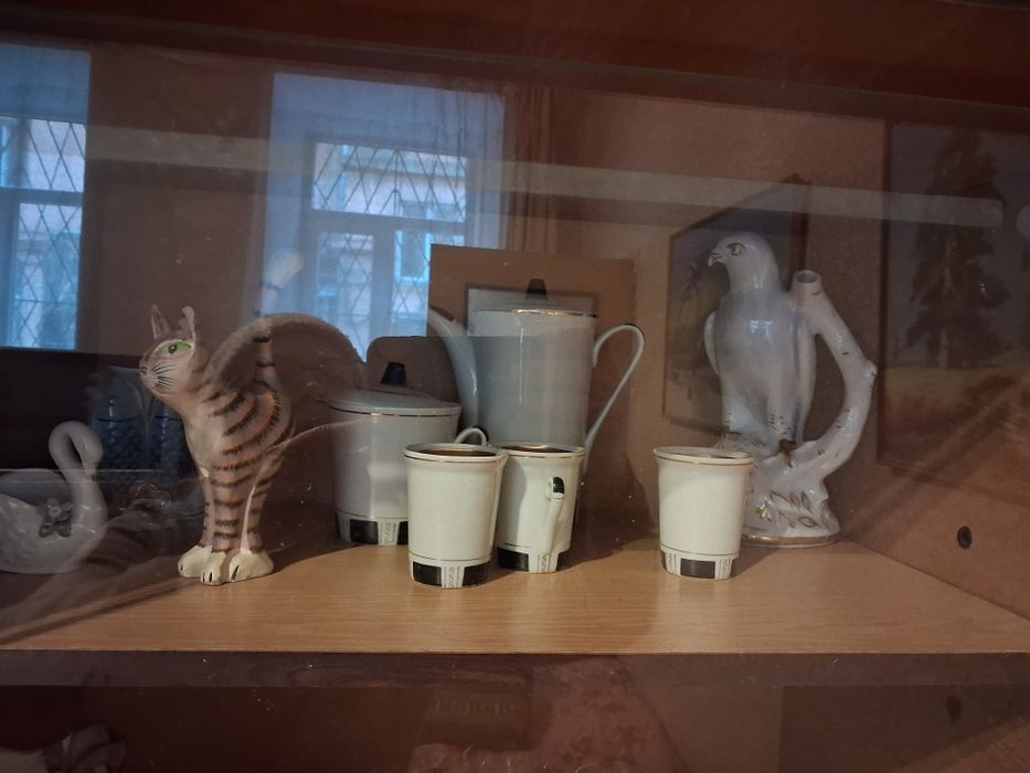 Фарфоровые статуэтки, посуда