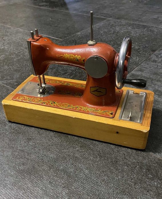 Детская швейная машинка ДШМ-1 СССР