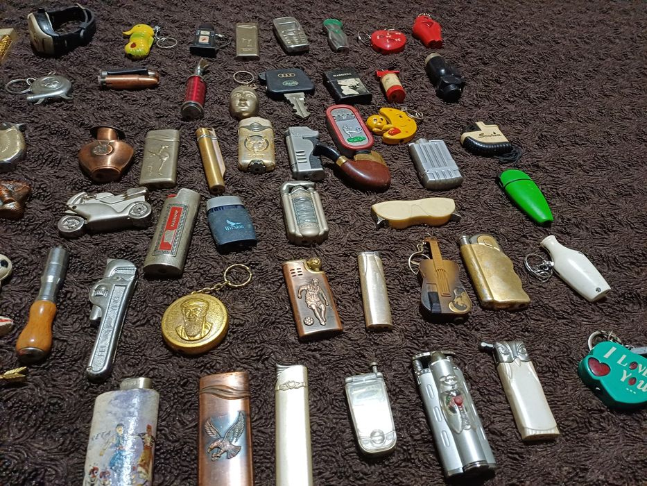 Coleção de isqueiros (60 isqueiros)