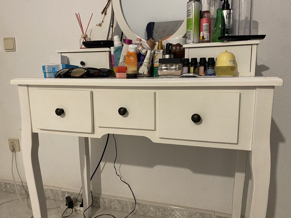 Toucador branco com banco