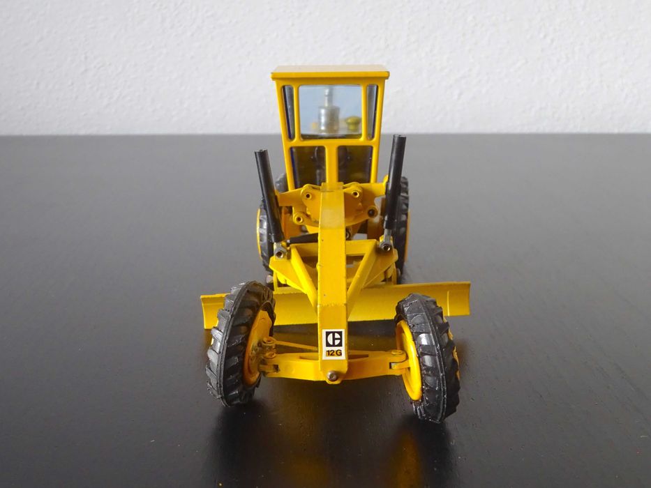 1:50 NZG 150 CAT 12G Grader