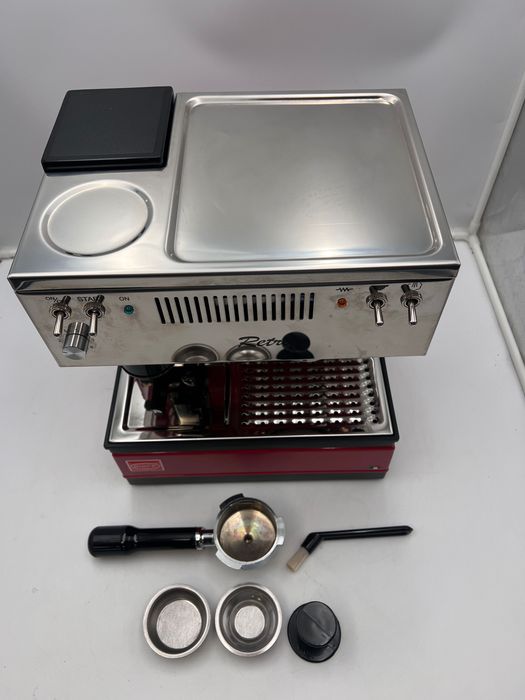 Kolbowy ekspres ciśnieniowy Quick Mill MODEL. 0835 Retro srebrny/czerwony