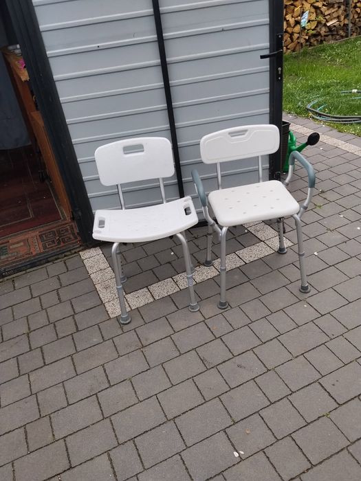 Krzesełka pod prysznic