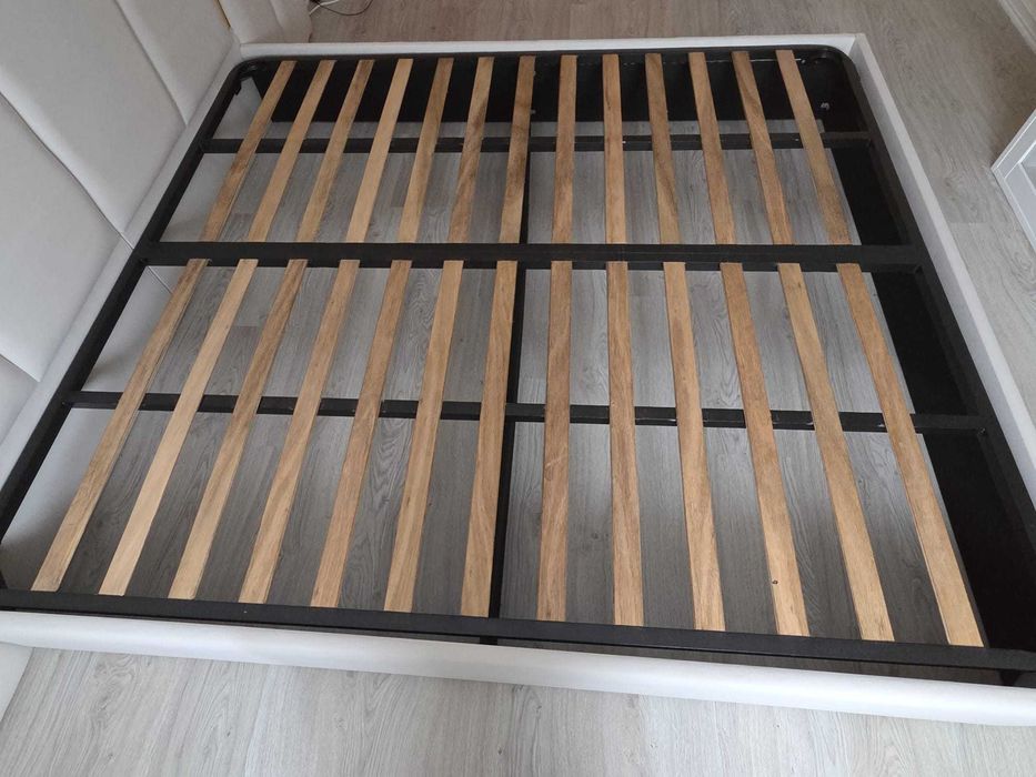 Vende-se Cama king size 180x200cm com cabeceira