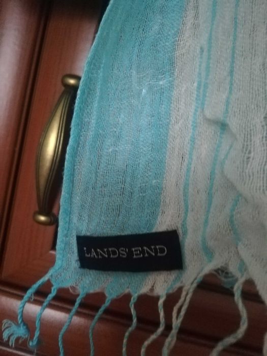 Szal biało niebieski.