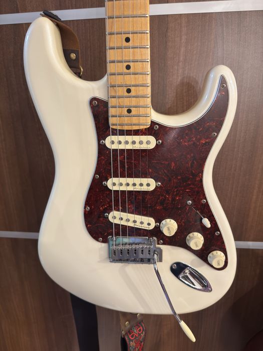 Fender stratocaster player plus