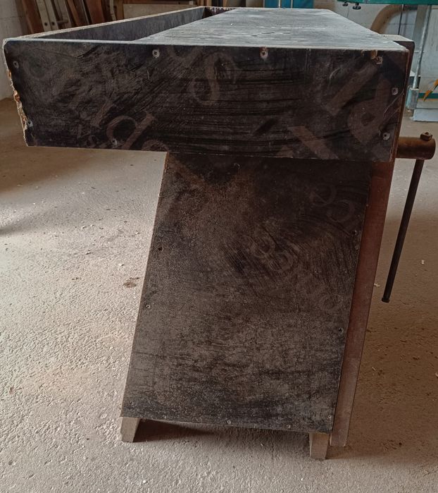 Carpenter's Bench427936332352081922