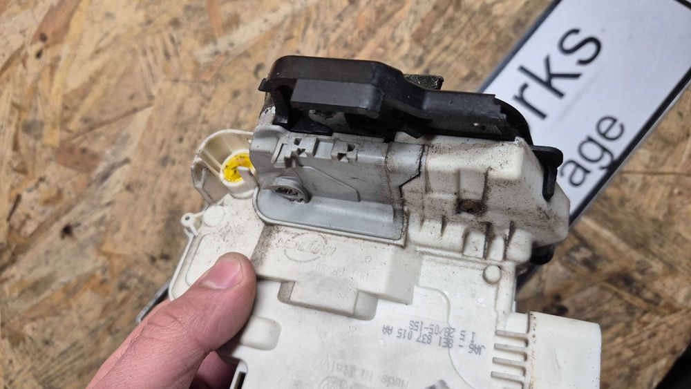 Fechadura Frente Esquerda Audi A4 B6 B7 A3 8P A6 C6 R8 Seat Exeo 8E1837015AA