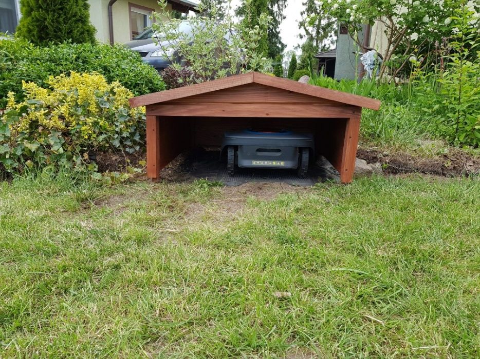Domek, garaż dla kosiarki/robota koszącego