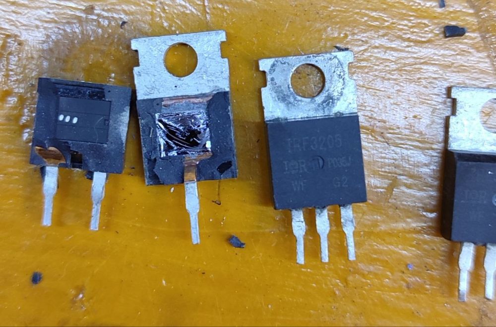 Транзистор IRF3205