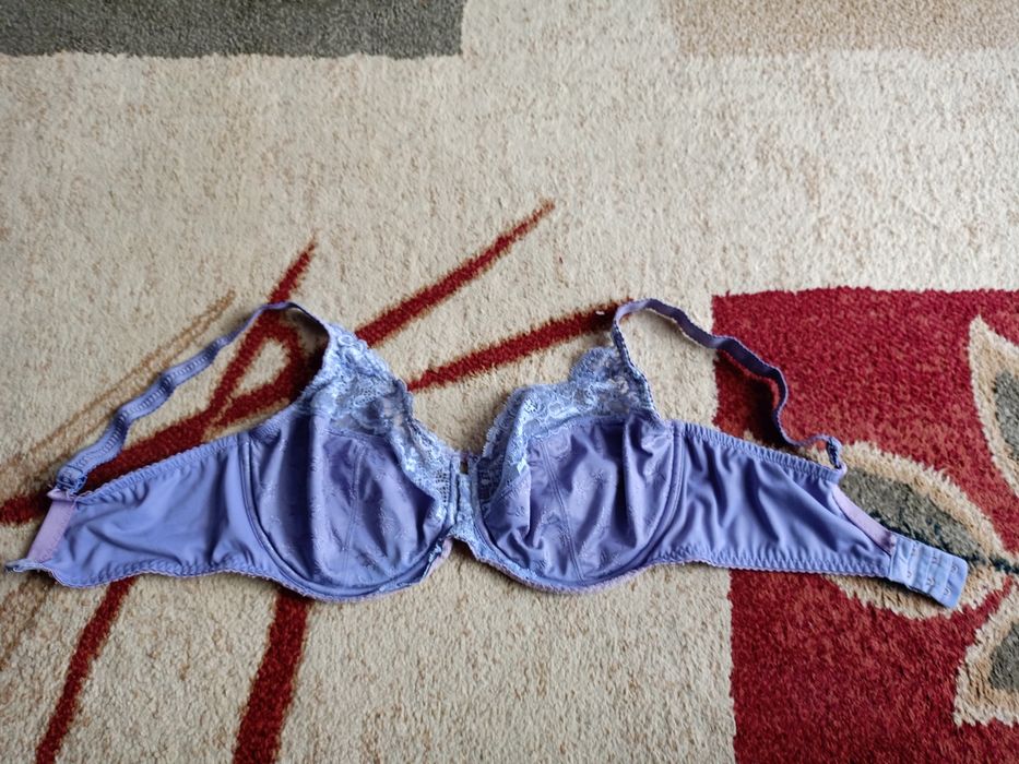 Biustonosz liliowy miękki koronka fiszbiny M & S 36E