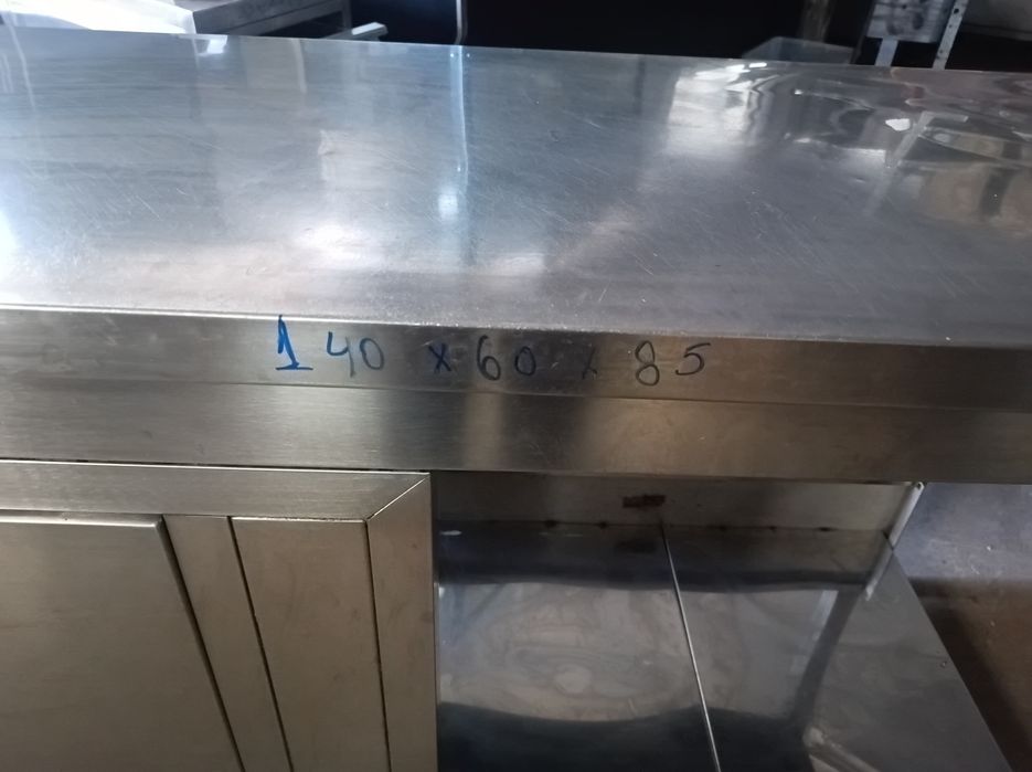 Bancada inox com portas e tulha para pão