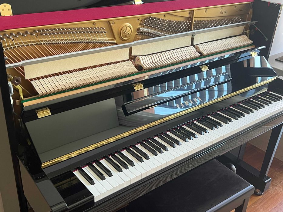 Piano Vertical Yamaha B3 PE Preto Polido – Como Novo, Sem Uso – Transporte Incluído