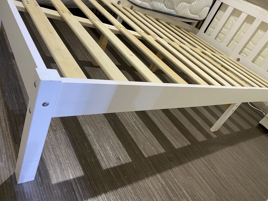 Cama branca madeira 120 x 190 alt 30 cm