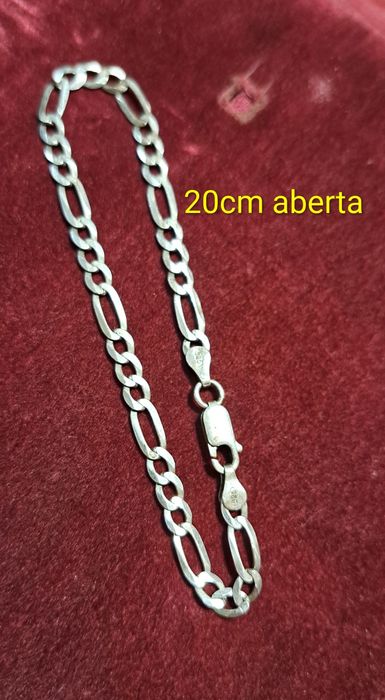 Pulseiras em Prata contrastada.