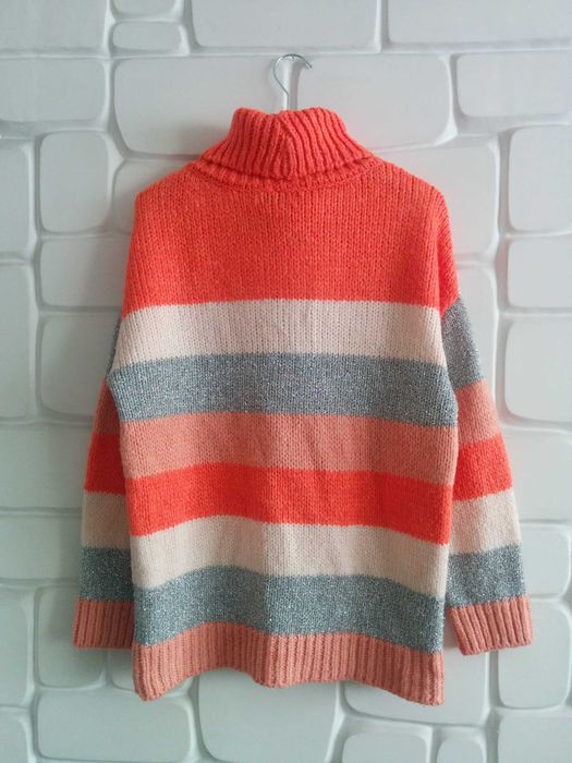 Luźny damski sweter z golfem - golf w paski - sweter w pasy