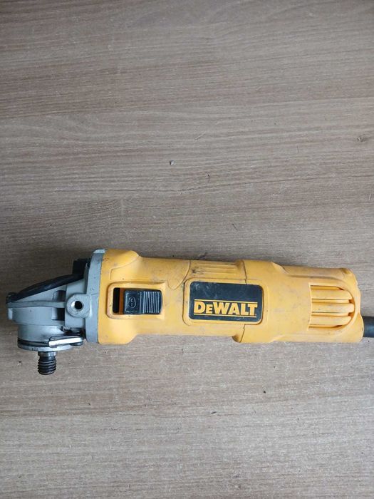 Szlifierka kątowa DeWalt DWE4057 (800W) – Uszkodzona