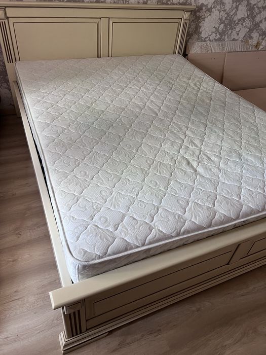 Ліжко з матрацом
