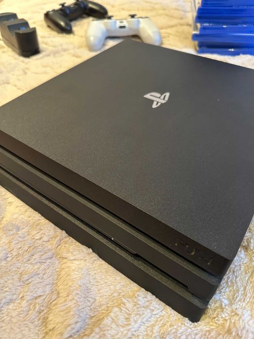 PlayStation 4, 1TB, 2 Controllers, Charger, 10 games - Great Condition