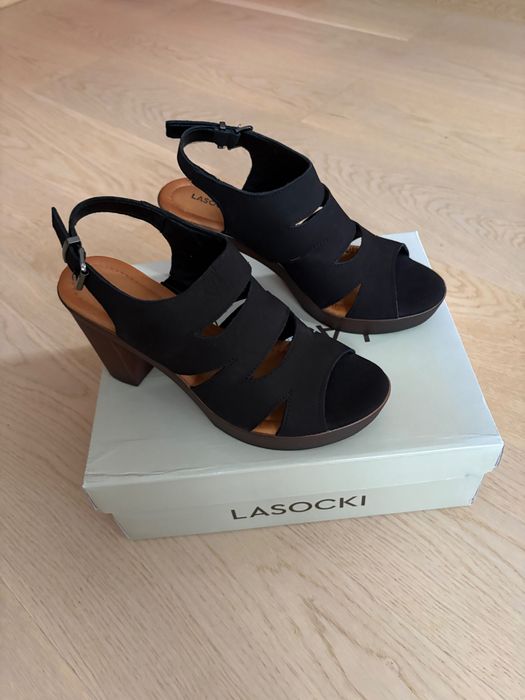 Eleganckie czarne sandały na obcasie, nr 39, skórzane, Lasocki.
