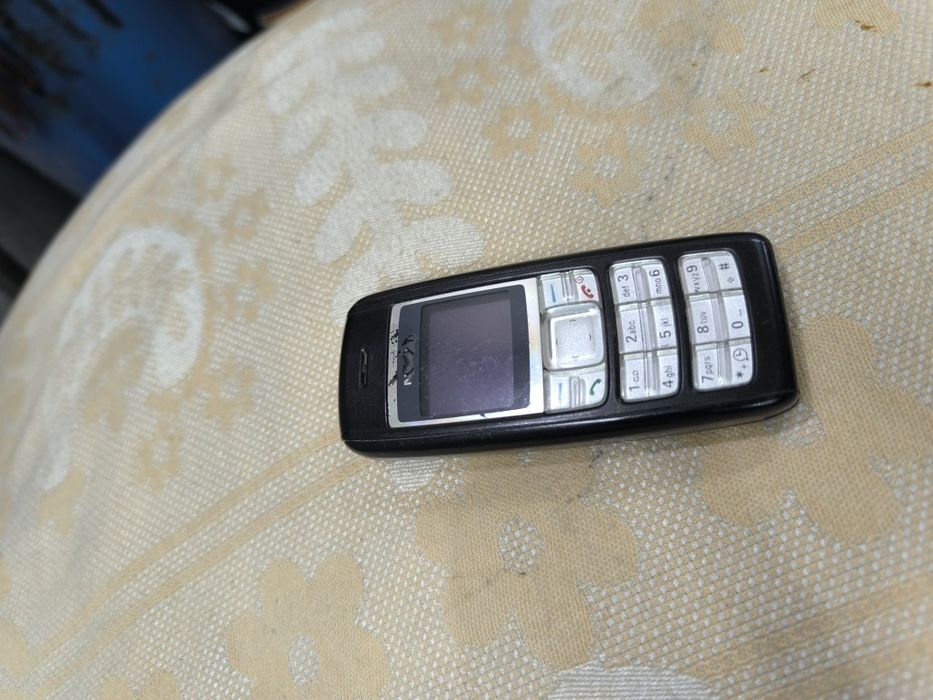 Телефон Nokia 1600